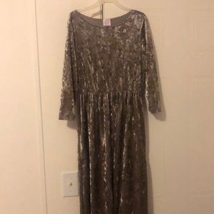 “Wanna B” champagne, velvet, maxi dress. 3/4 length sleeves